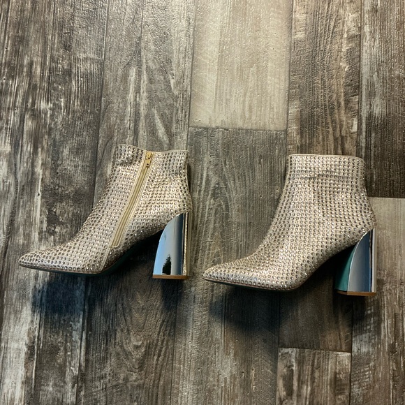 Brand New Betsy Johnson Elegant Crystal-Embellished Ankle Boots Size 9.5 - Picture 12 of 16